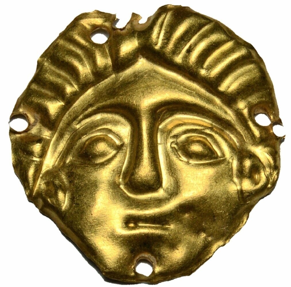 A VERY RARE ANCIENT GREEK GOLD MEDUSA FACE APPLIQUE 3RD BC